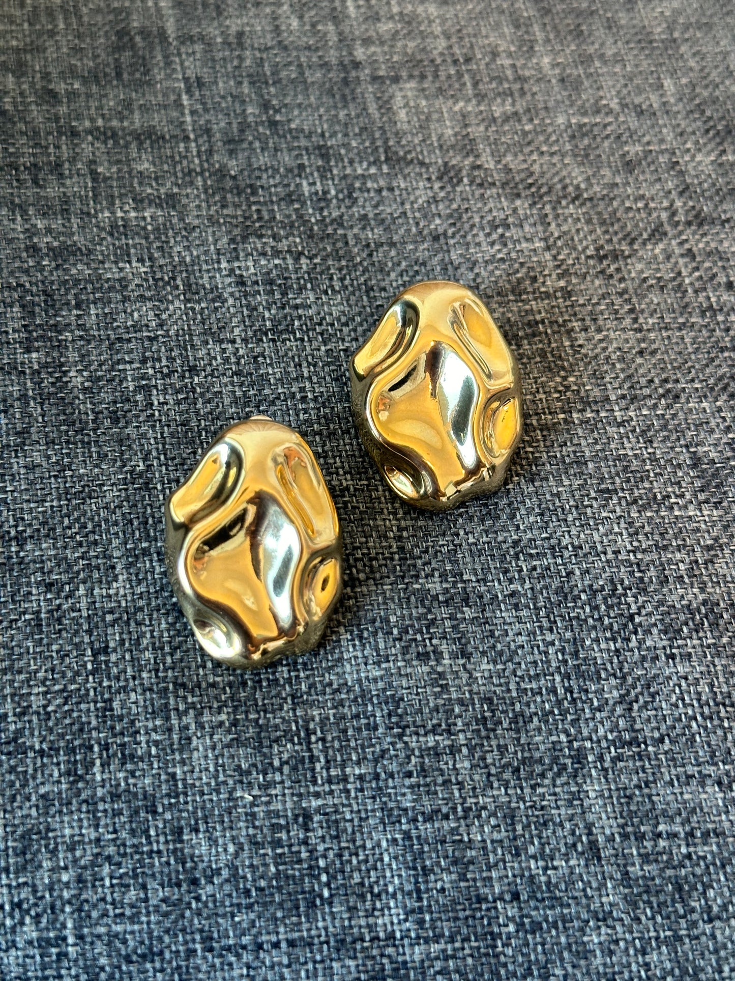 The Molten Pebble Studs