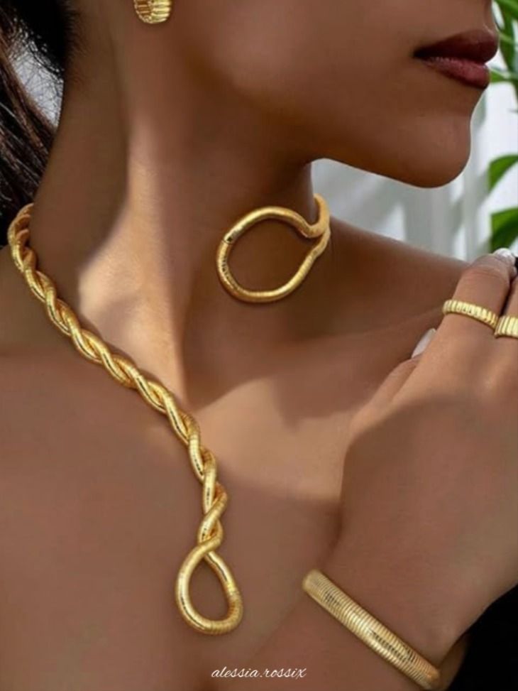 Bendable Coil Necklace