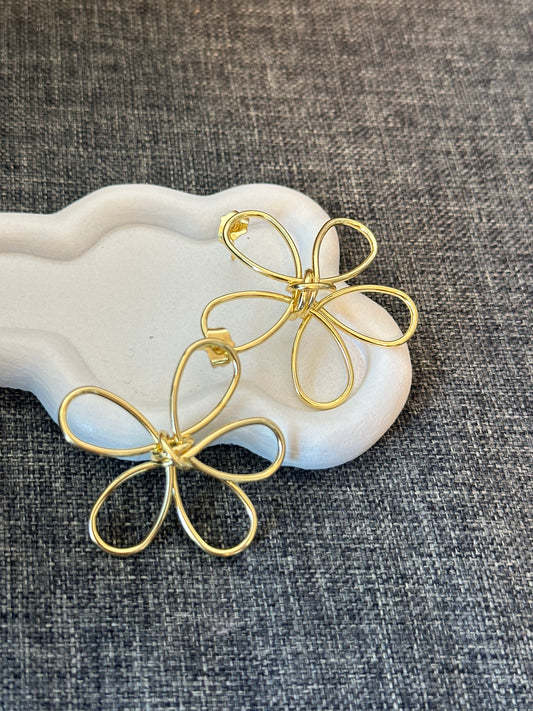 The Outline Petal Earrings