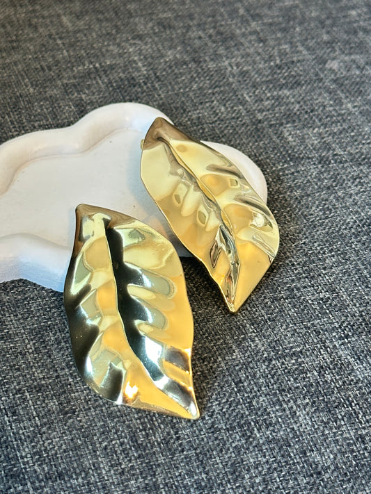 The Sculpted Tropics Leaf