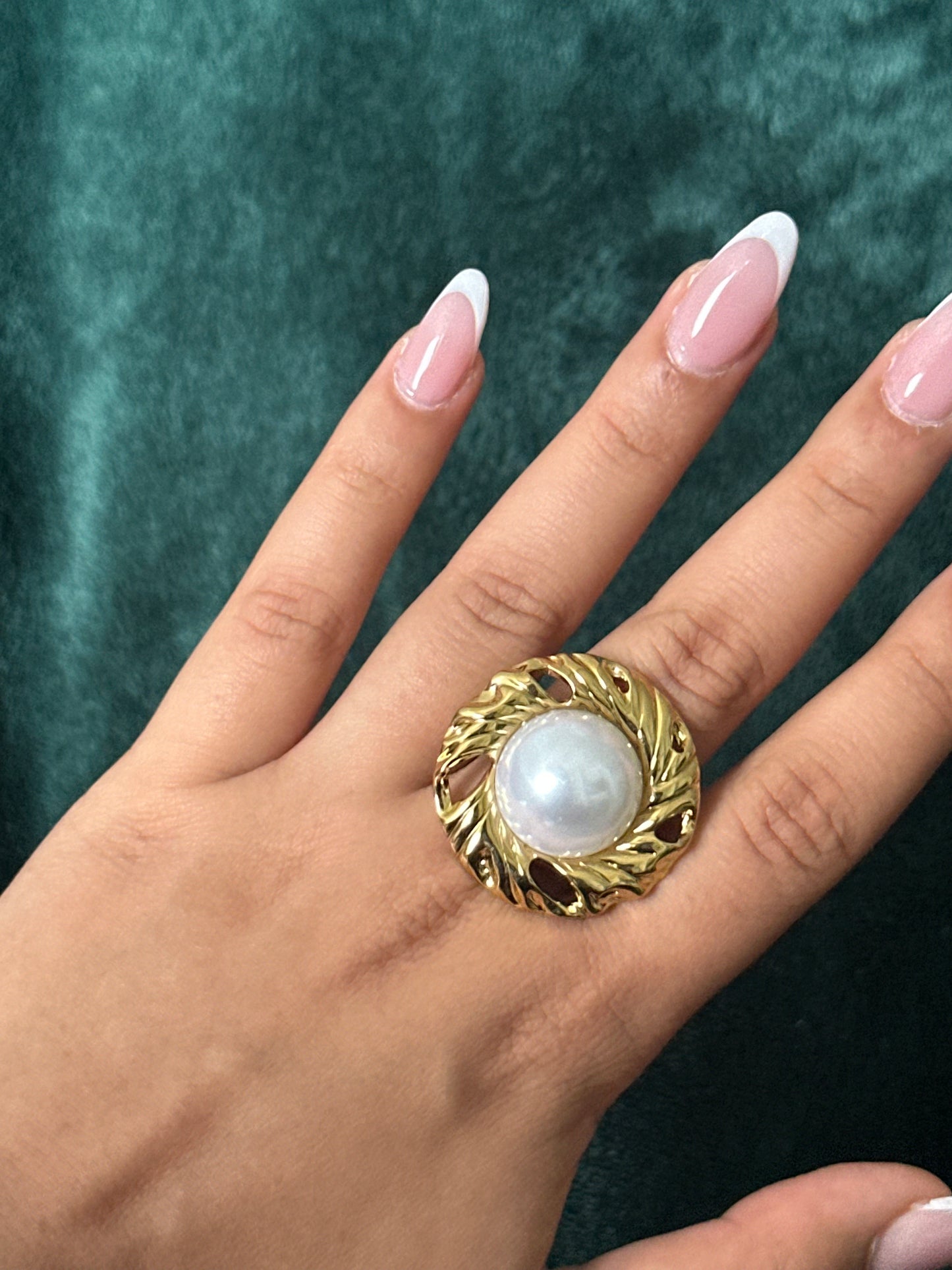 The Halo Pearl Ring